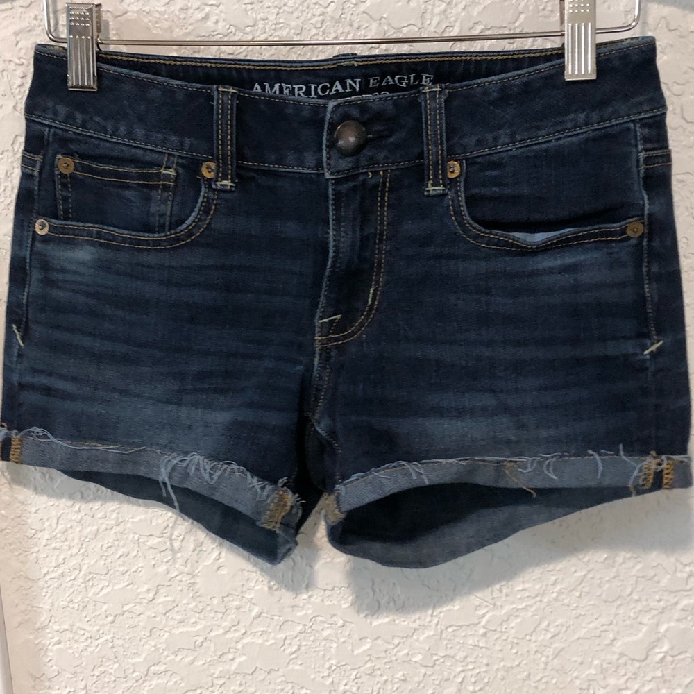 American Eagle 🦅 super stretch women’s size 2 jean shorts.